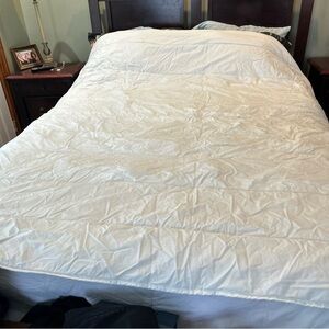 IKEA DOWN ALTERNATIVE COMFORTER SZ FULL 80x80 STJARNBRACKA LIGHT WEIGHT. Warm